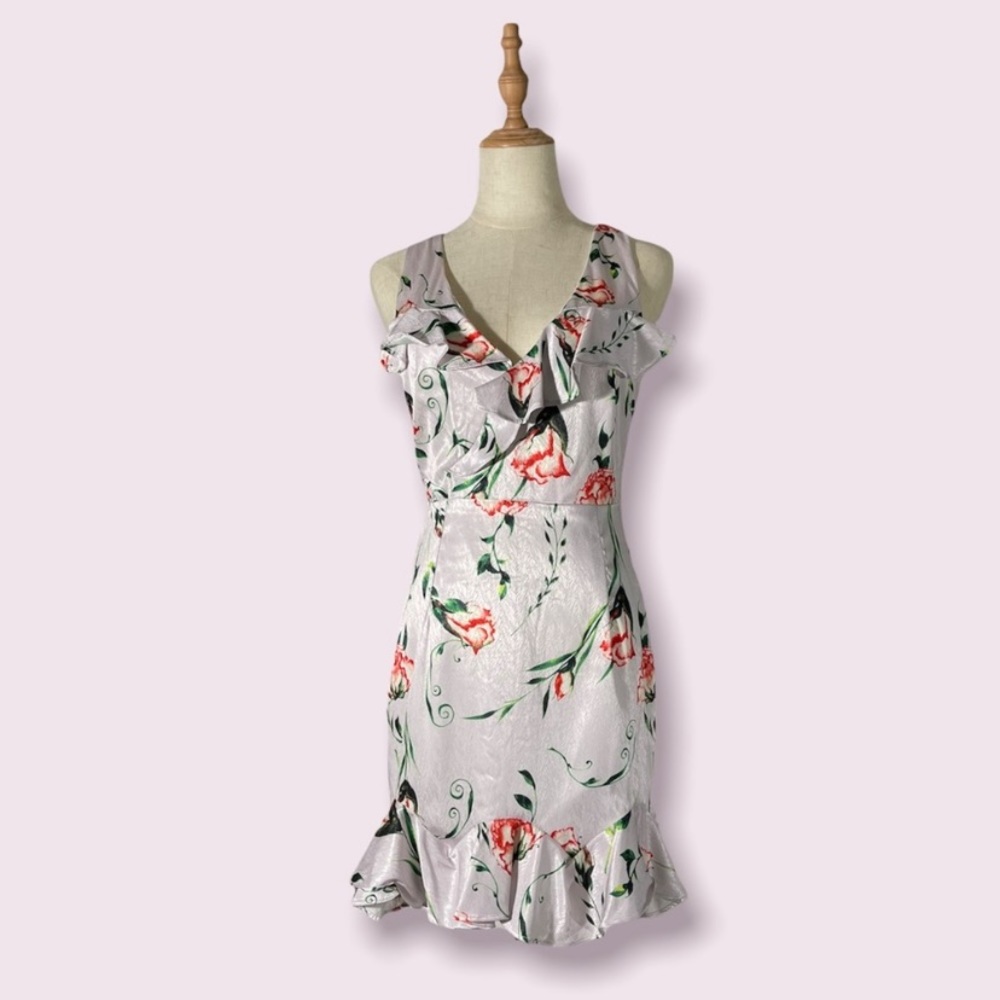LAST ONE!!!NWOT Floral print v-neck dress
